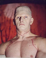 David Prowse como Frankenstein...