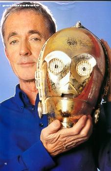 Anthony Daniels con la mscara de C3PO