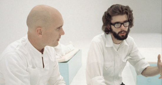 Lucas da instrucciones a Robert Duvall en el rodaje de THX 1138