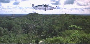 El Halcón llegando a Yavin
