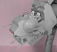 Detalle de la cabina de un AT-AT imperial
