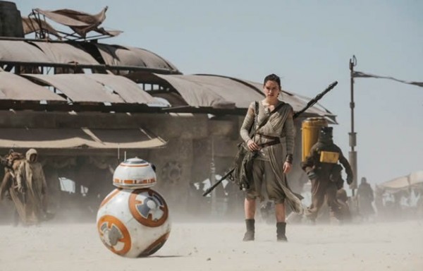 Daisy Ridley (Rey) con BB8