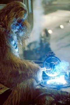 Chewbacca trabajando en el Halcn