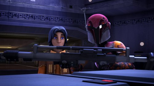 Ezra obsreva como Sabine empuña una disruptor de iones T-7