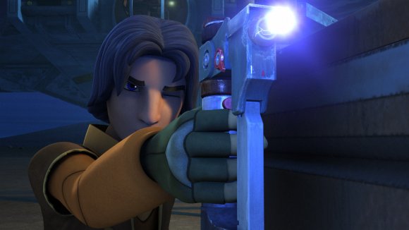 Ezra usando su pecular sable de luz como pistola energética