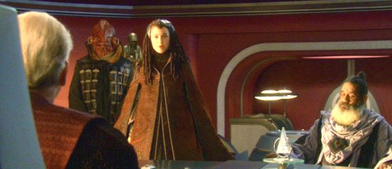 Amidala y otros senadores se renen con Palpatine